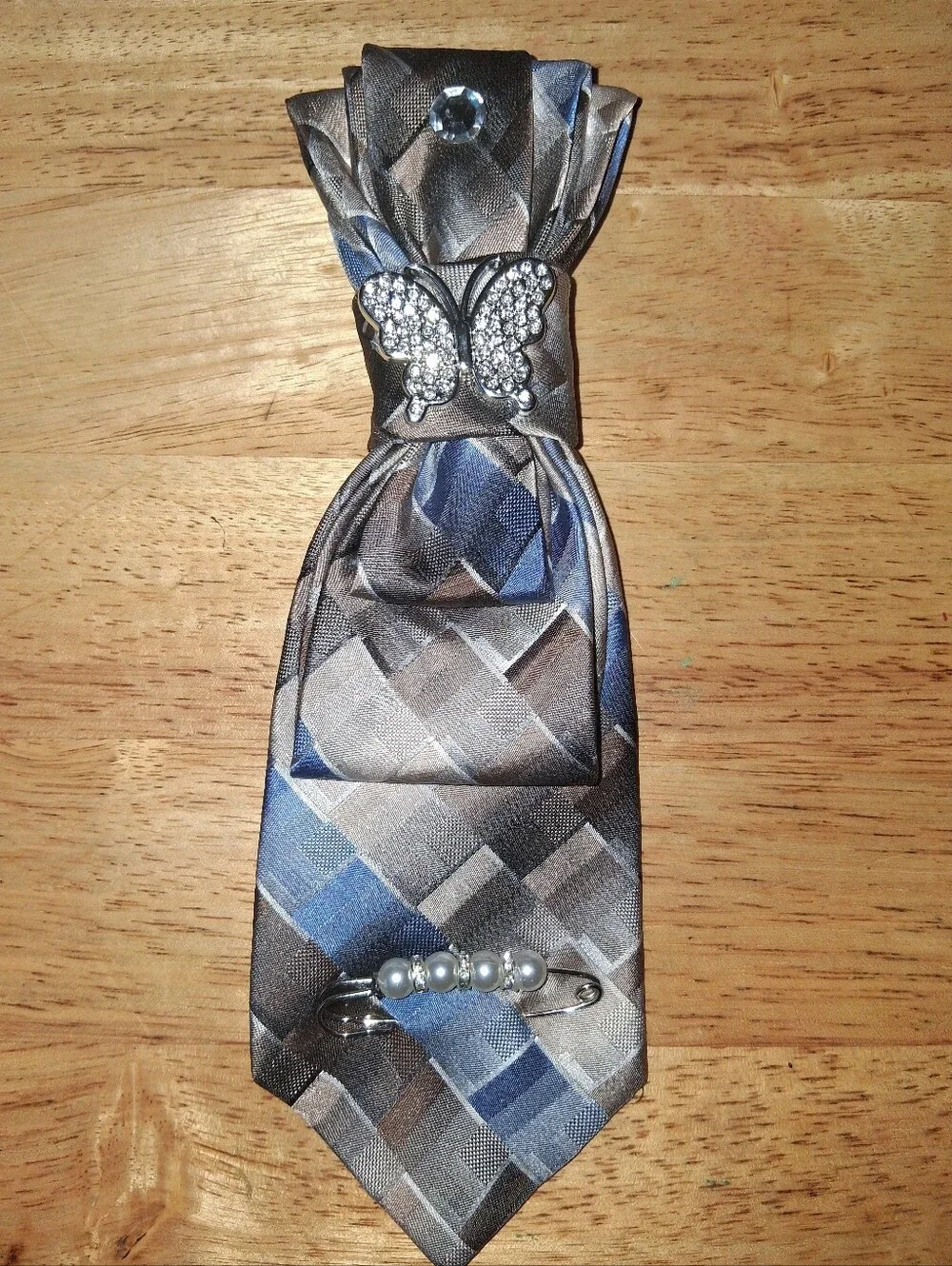 Crystal Lip Brooch on Gray Striped Bow Scarf